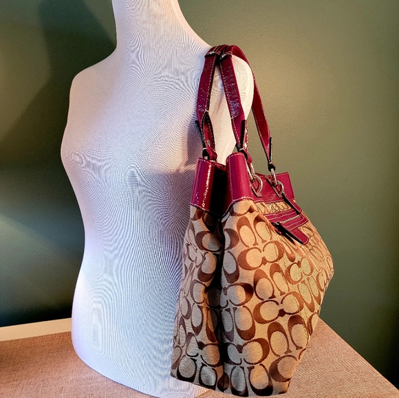 COACH Handbag Signature Canvas with Fuchsia Patent Leather Trim  - Large - Picture 3 of 16